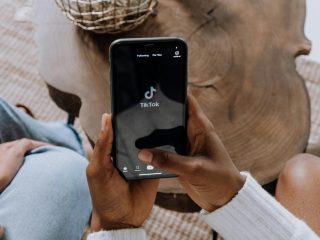 Zdjęcie do artykułu: TikTok dla początkujących – jak zacząć i zdobyć pierwsze 10k obserwujących